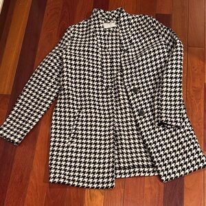 Old Navy Black and White Houndstooth Blazer/coat